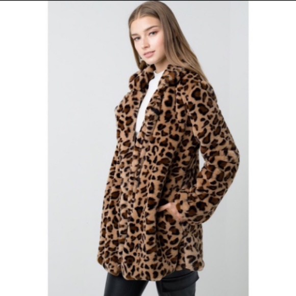 LAST 1❗LEOPARD FAUX FUR NOTCH COLLAR - Picture 2 of 4